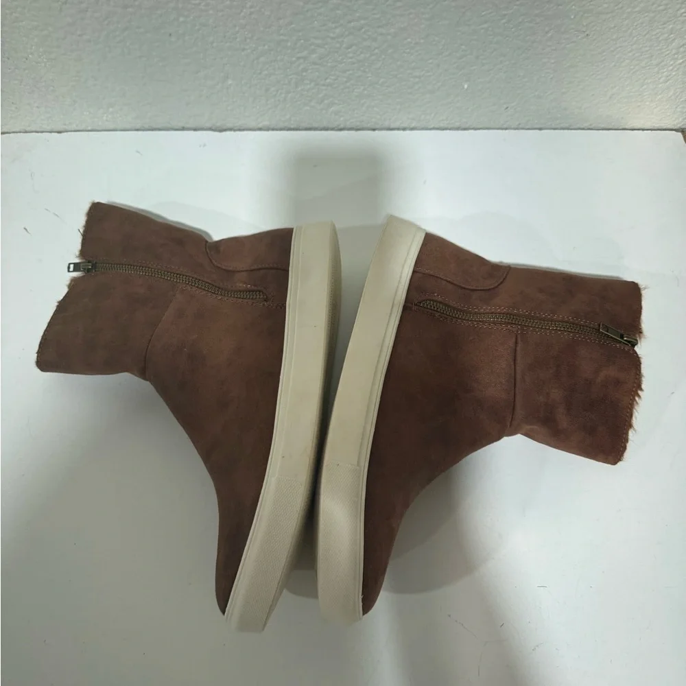 VERY G woman's tan plusher boots size 9.5